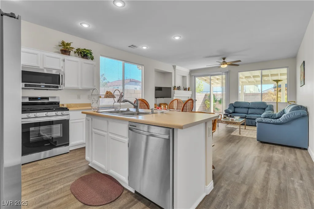 8453 Garnet Peak, Las Vegas, NV 89117