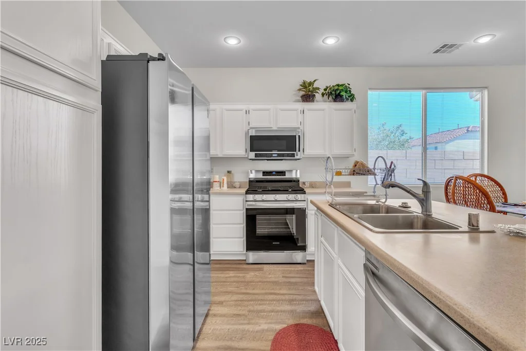 8453 Garnet Peak, Las Vegas, NV 89117