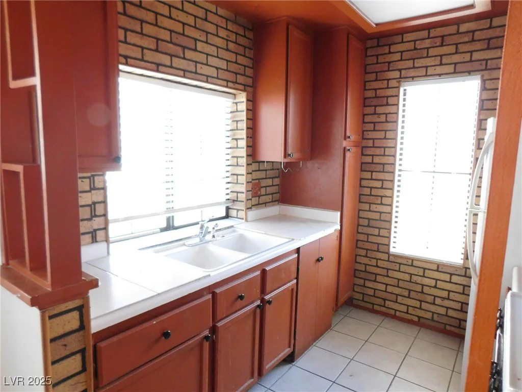 4855 Torrey Pines, Las Vegas, NV 89103