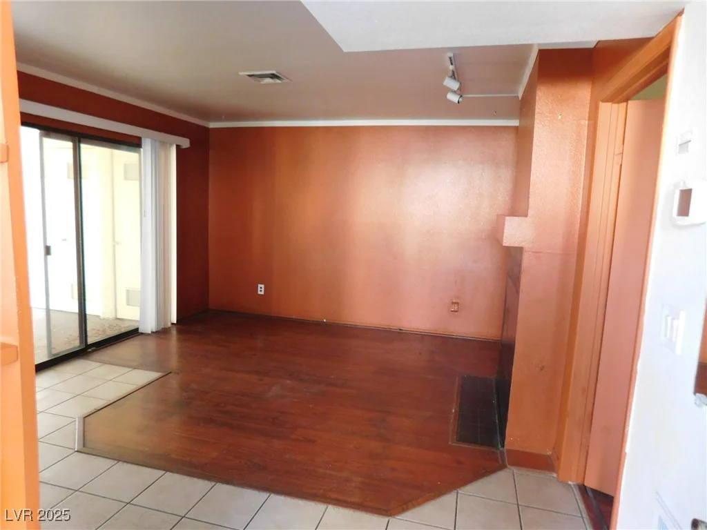 4855 Torrey Pines, Las Vegas, NV 89103