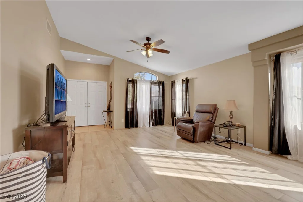 8427 Green Mesa, Las Vegas, NV 89147