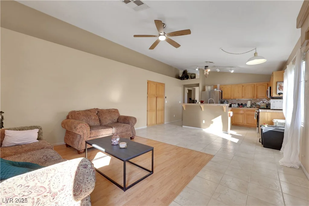 8427 Green Mesa, Las Vegas, NV 89147