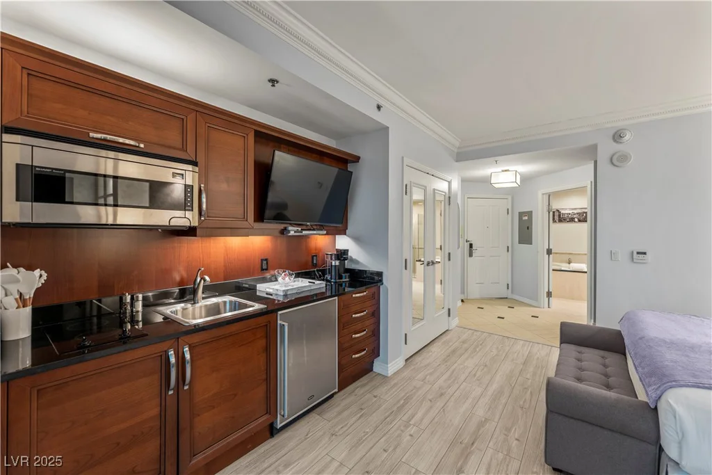 125 Harmon, Las Vegas, NV 89109