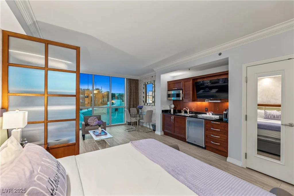 125 Harmon, Las Vegas, NV 89109