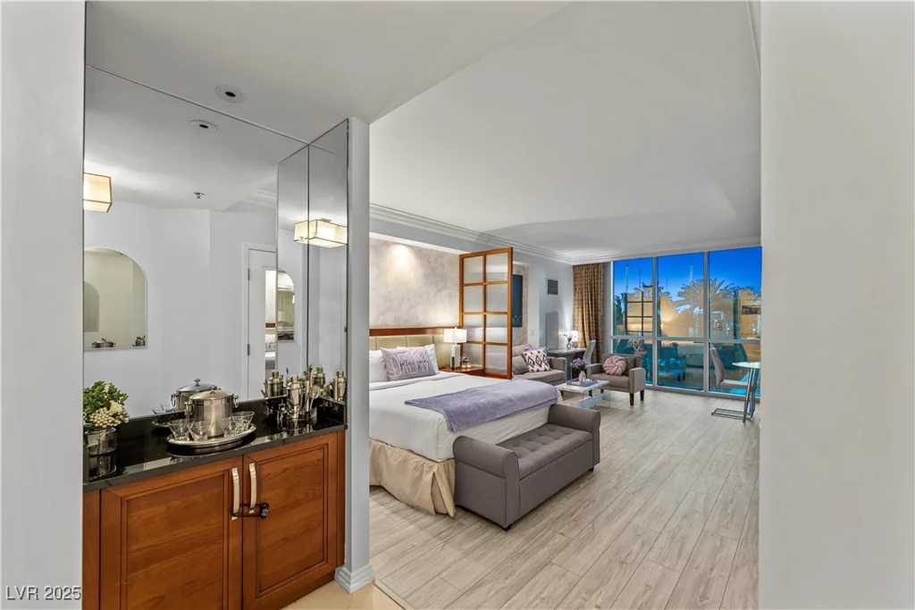 125 Harmon, Las Vegas, NV 89109