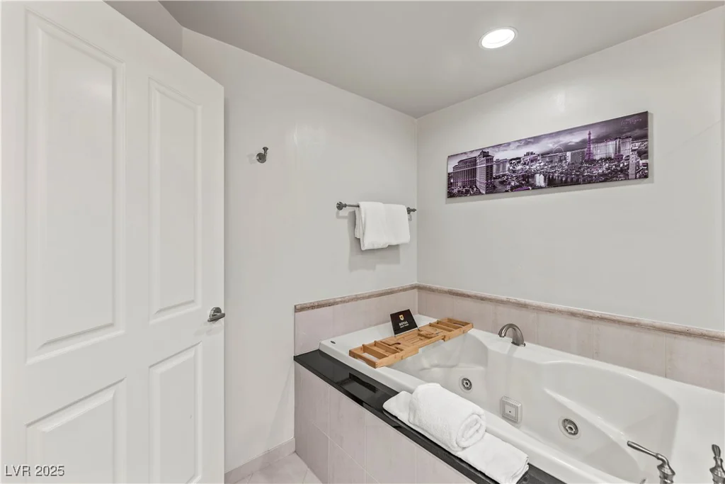 125 Harmon, Las Vegas, NV 89109
