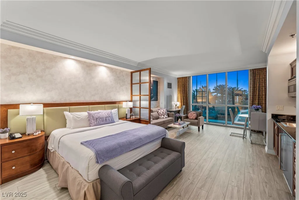 125 Harmon, Las Vegas, NV 89109