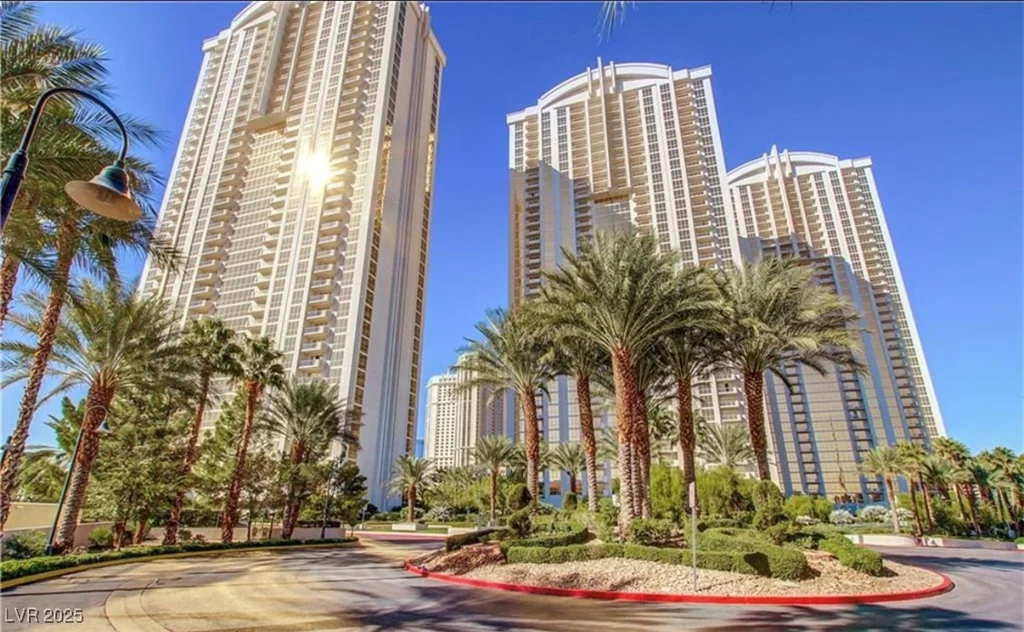 125 Harmon, Las Vegas, NV 89109