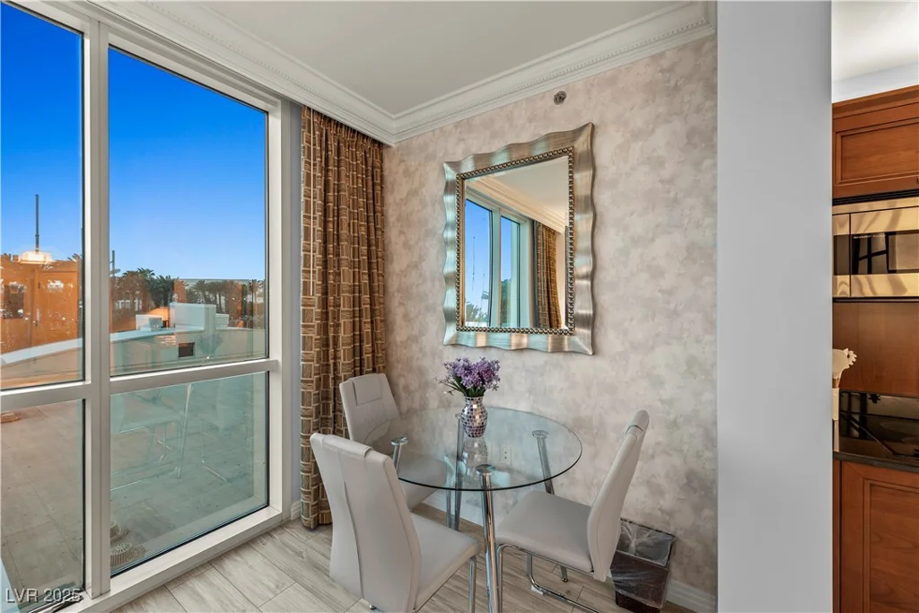 125 Harmon, Las Vegas, NV 89109