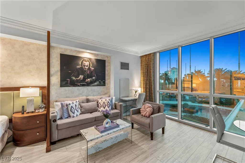 125 Harmon, Las Vegas, NV 89109