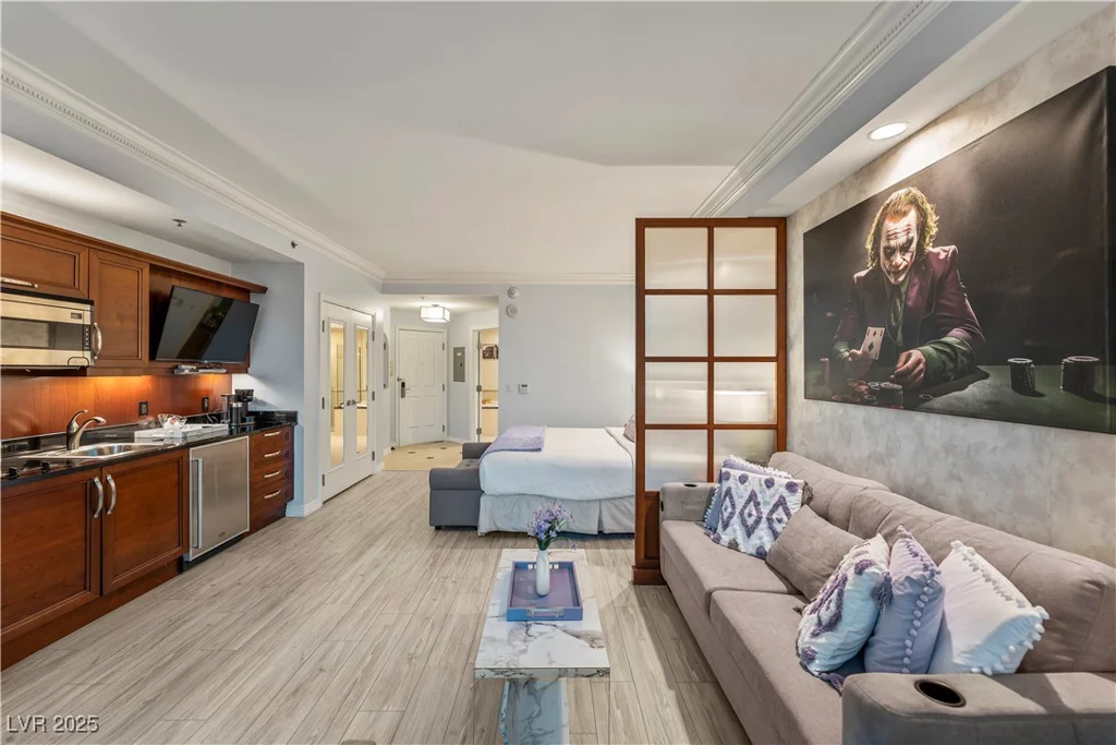 125 Harmon, Las Vegas, NV 89109