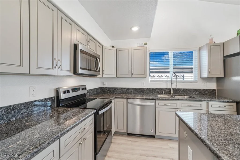 4303 Viking, Las Vegas, NV 89121