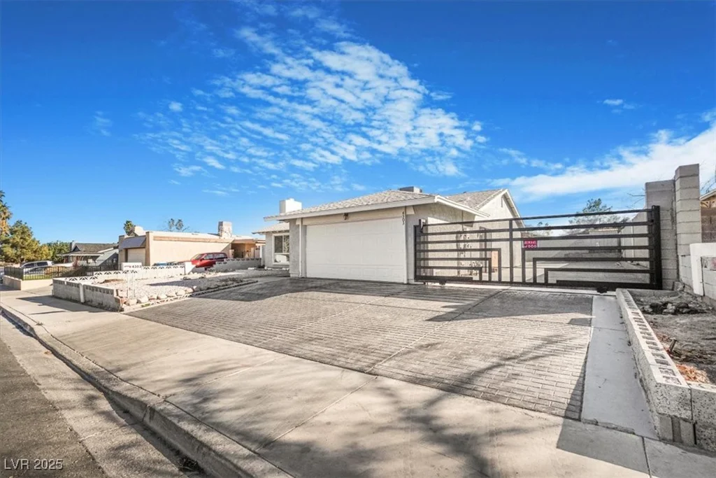 4303 Viking, Las Vegas, NV 89121