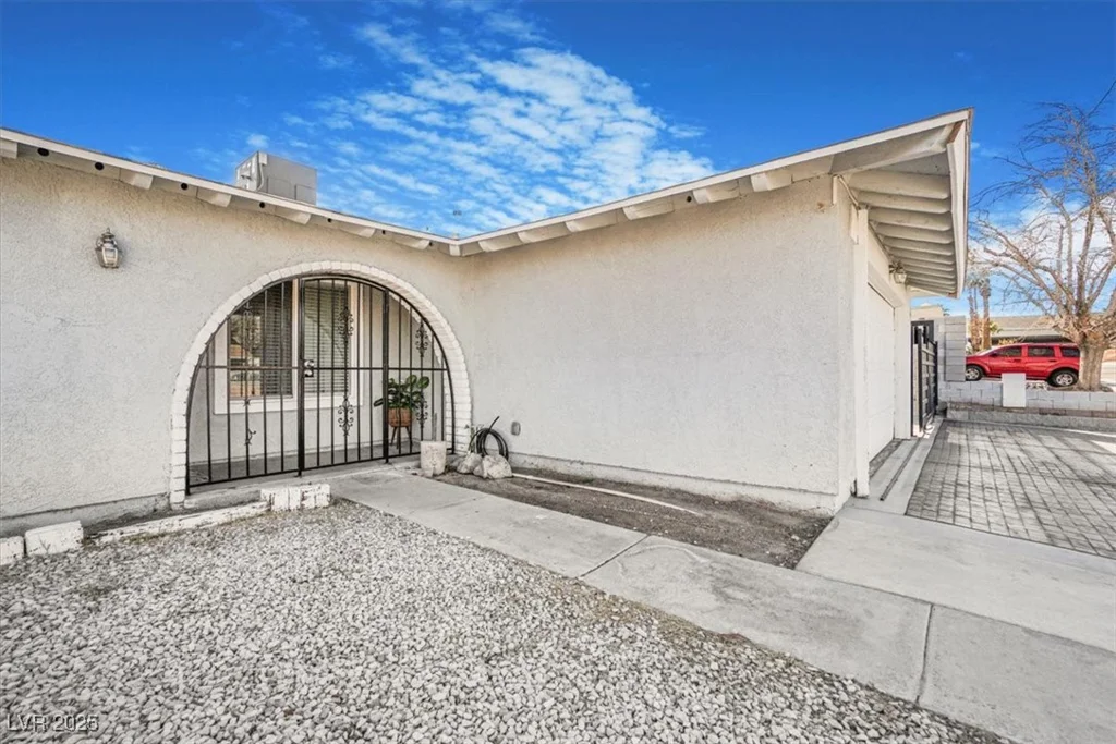 4303 Viking, Las Vegas, NV 89121