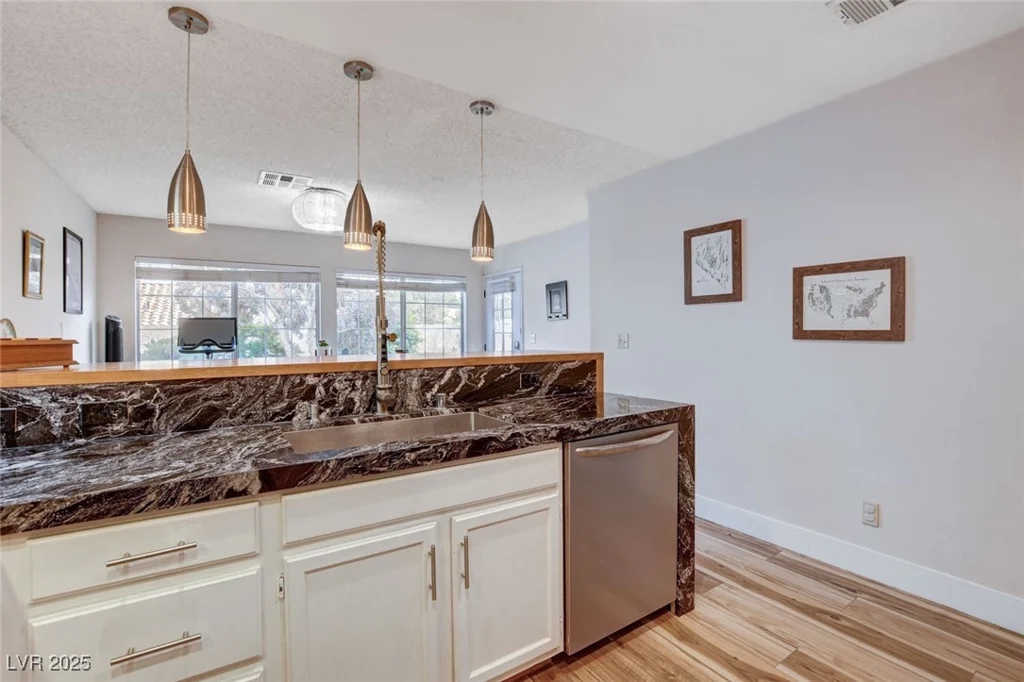 2504 Cove, Las Vegas, NV 89128