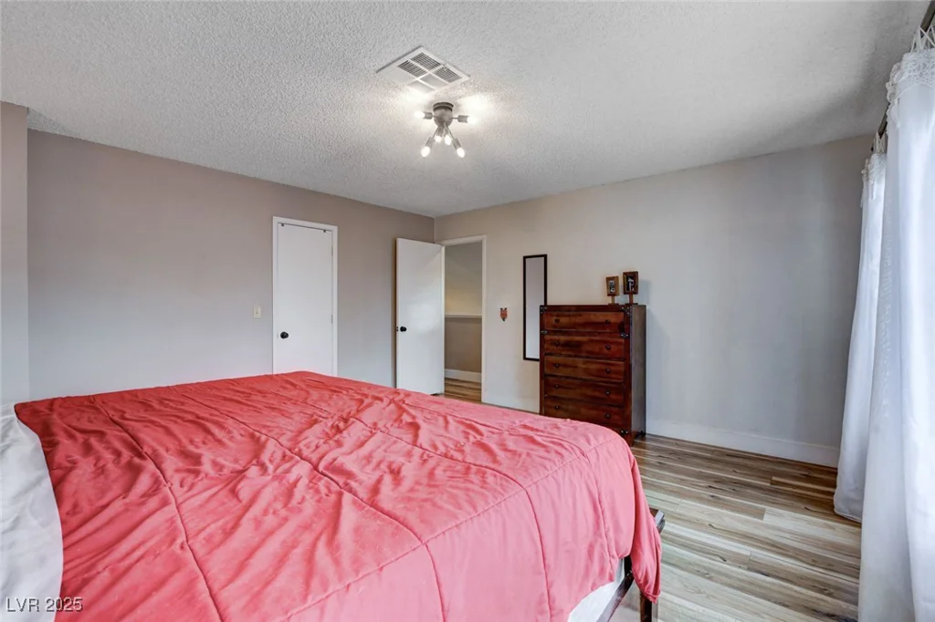 2504 Cove, Las Vegas, NV 89128