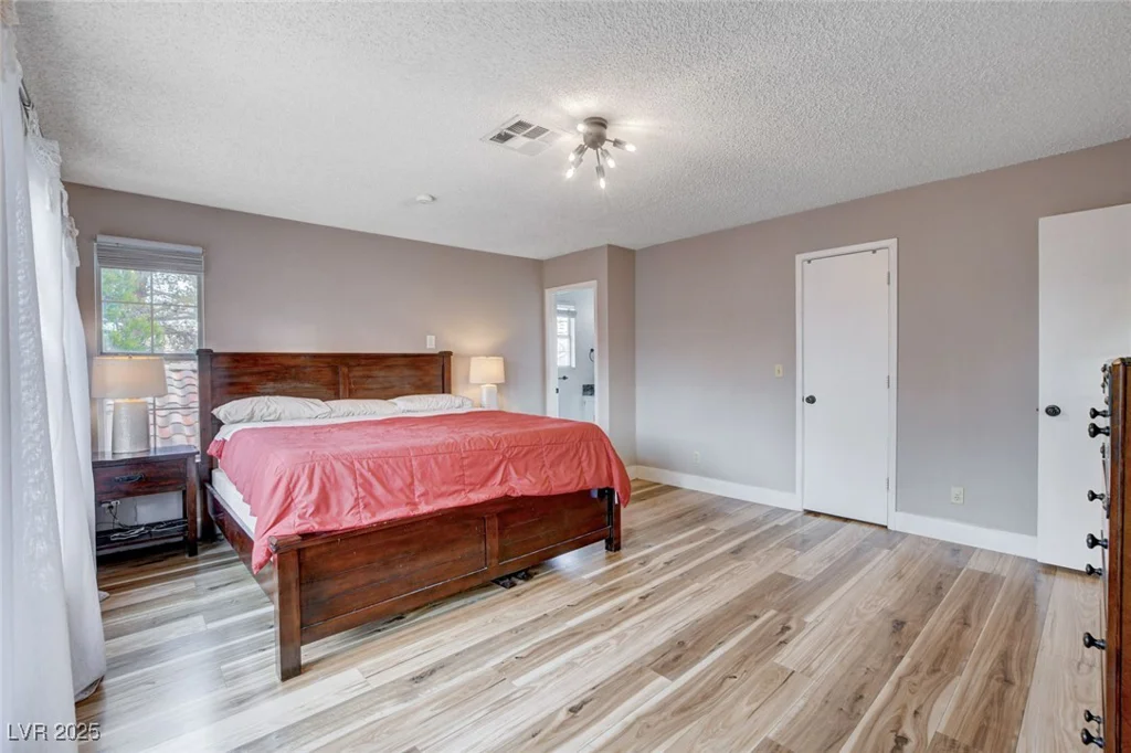 2504 Cove, Las Vegas, NV 89128