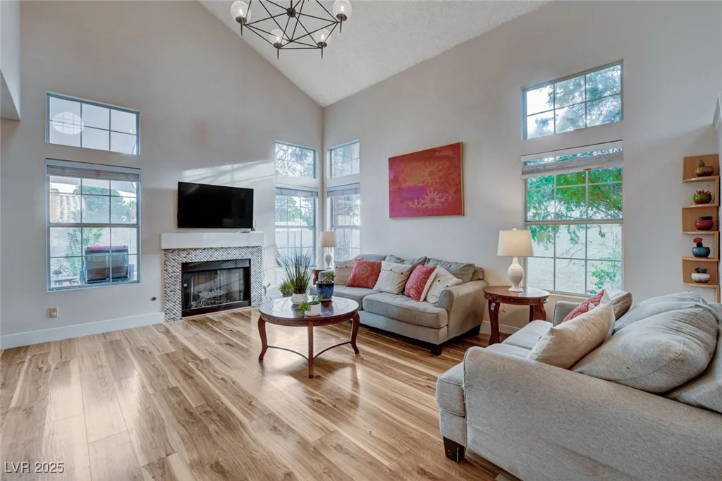 2504 Cove, Las Vegas, NV 89128
