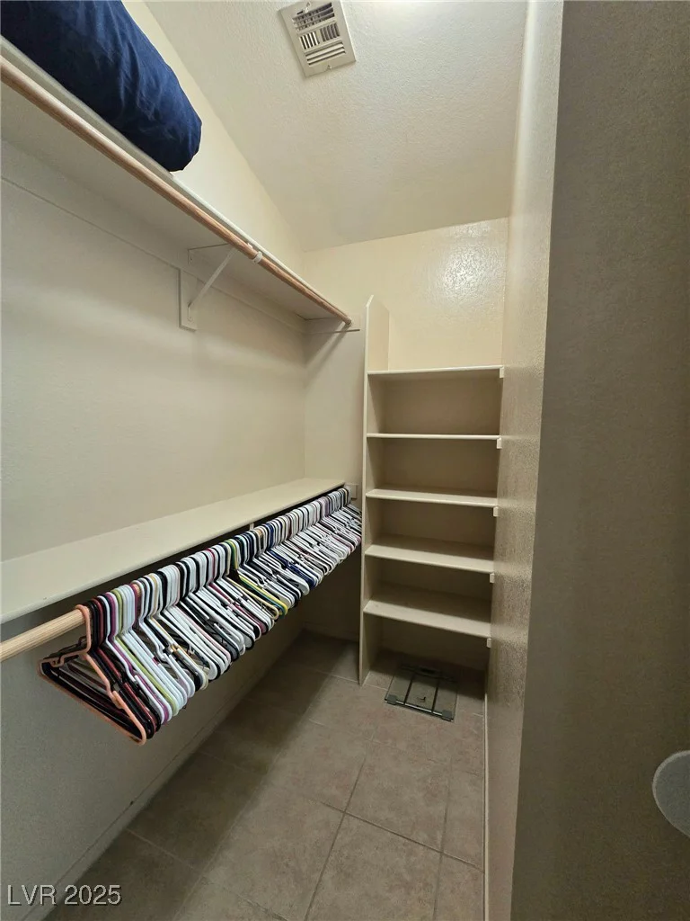 6632 Ives, Las Vegas, NV 89108