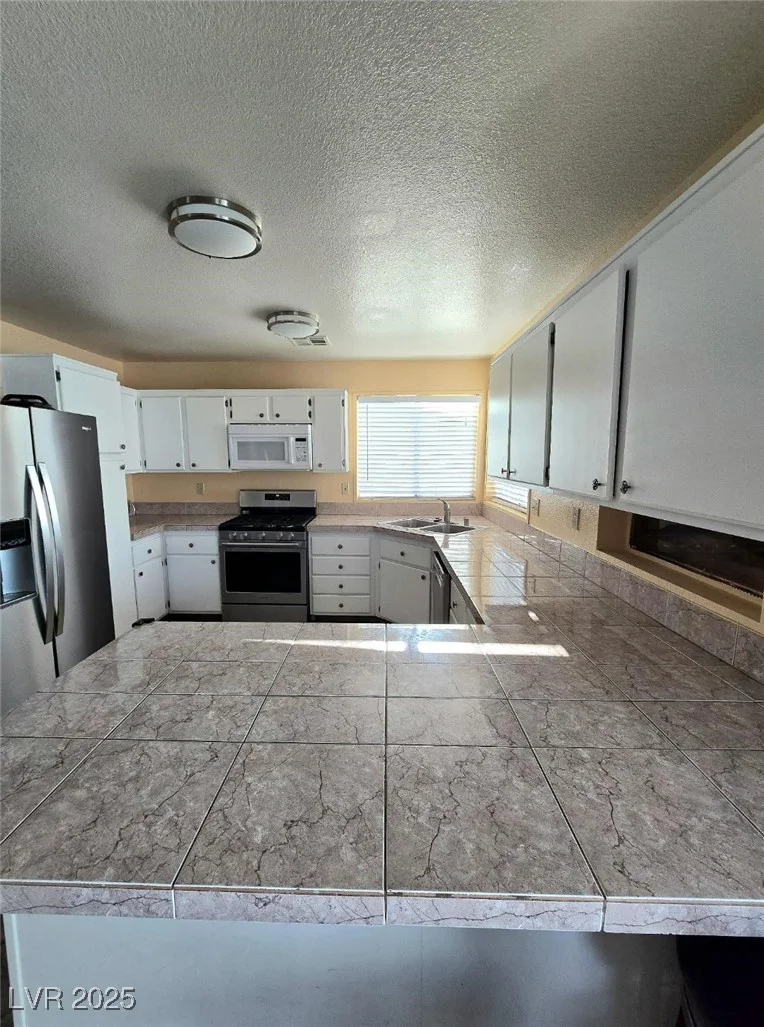 6632 Ives, Las Vegas, NV 89108