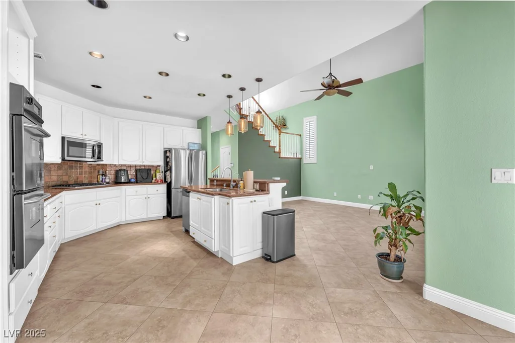 8629 Estrelita, Las Vegas, NV 89128