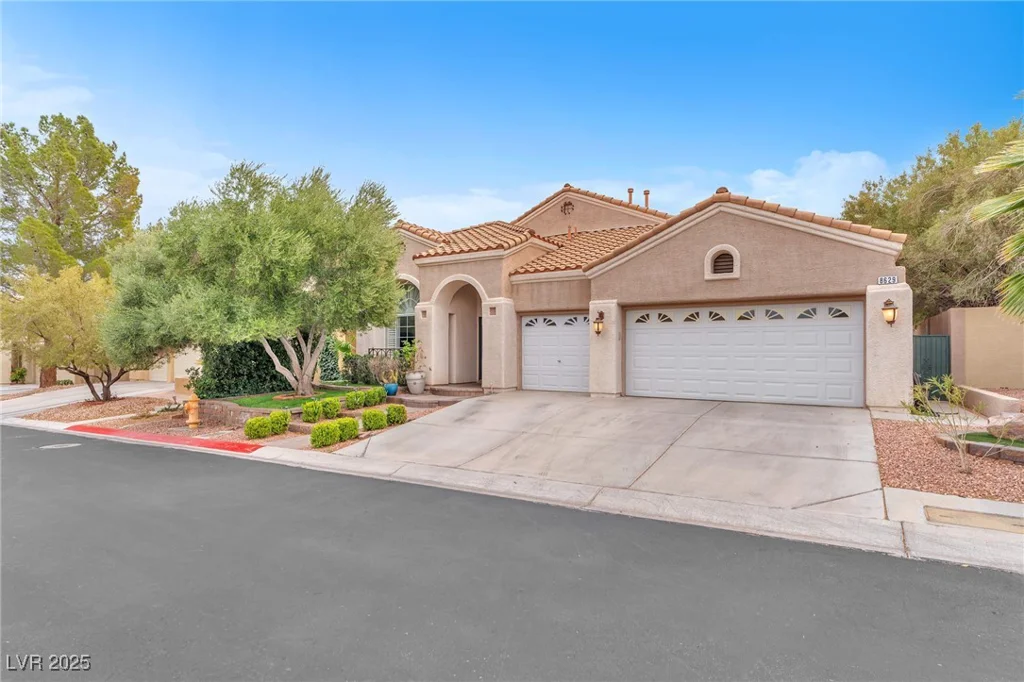 8629 Estrelita, Las Vegas, NV 89128