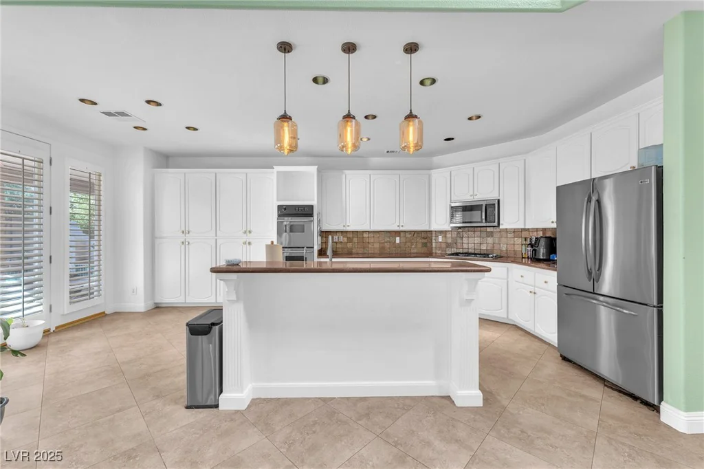 8629 Estrelita, Las Vegas, NV 89128