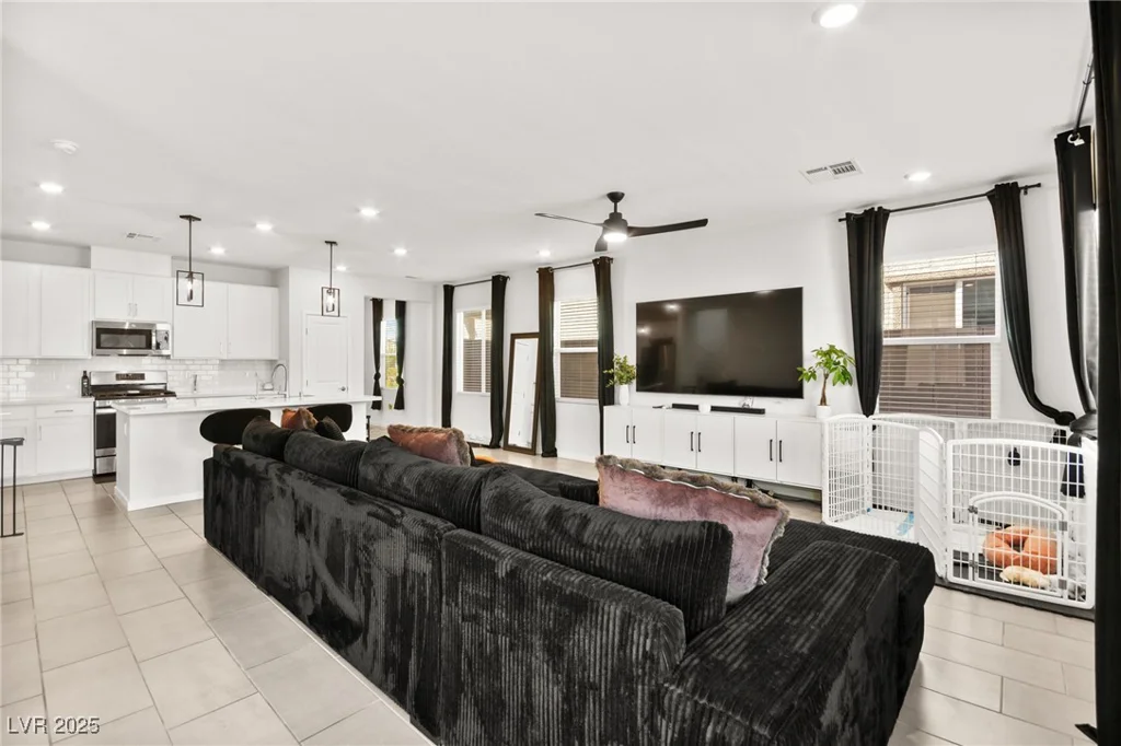 2724 High Echelon, North Las Vegas, NV 89086
