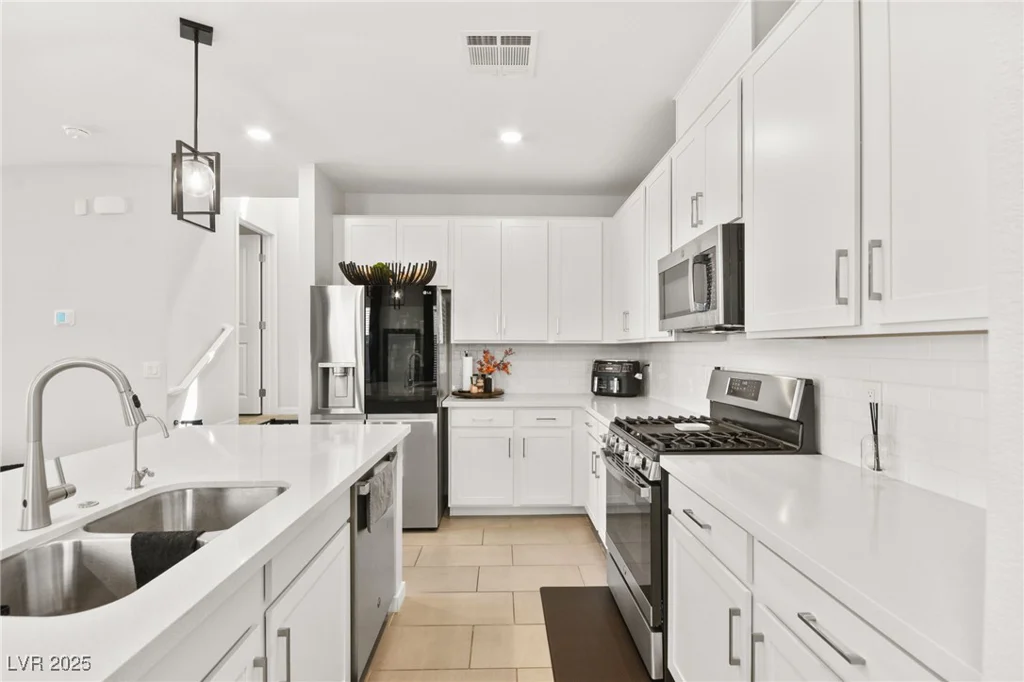 2724 High Echelon, North Las Vegas, NV 89086