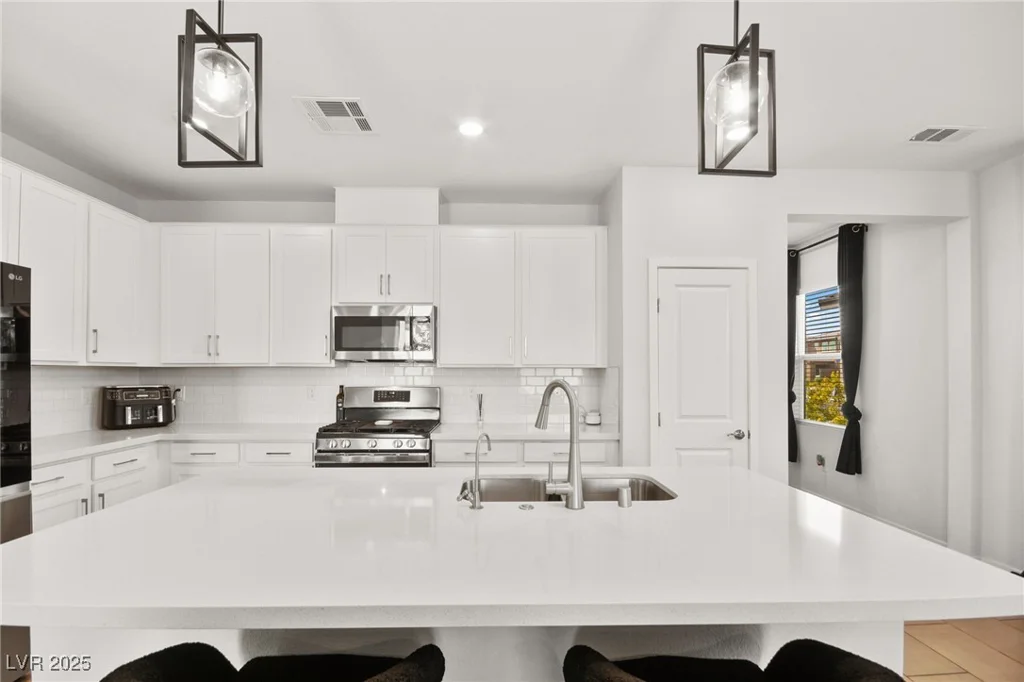 2724 High Echelon, North Las Vegas, NV 89086
