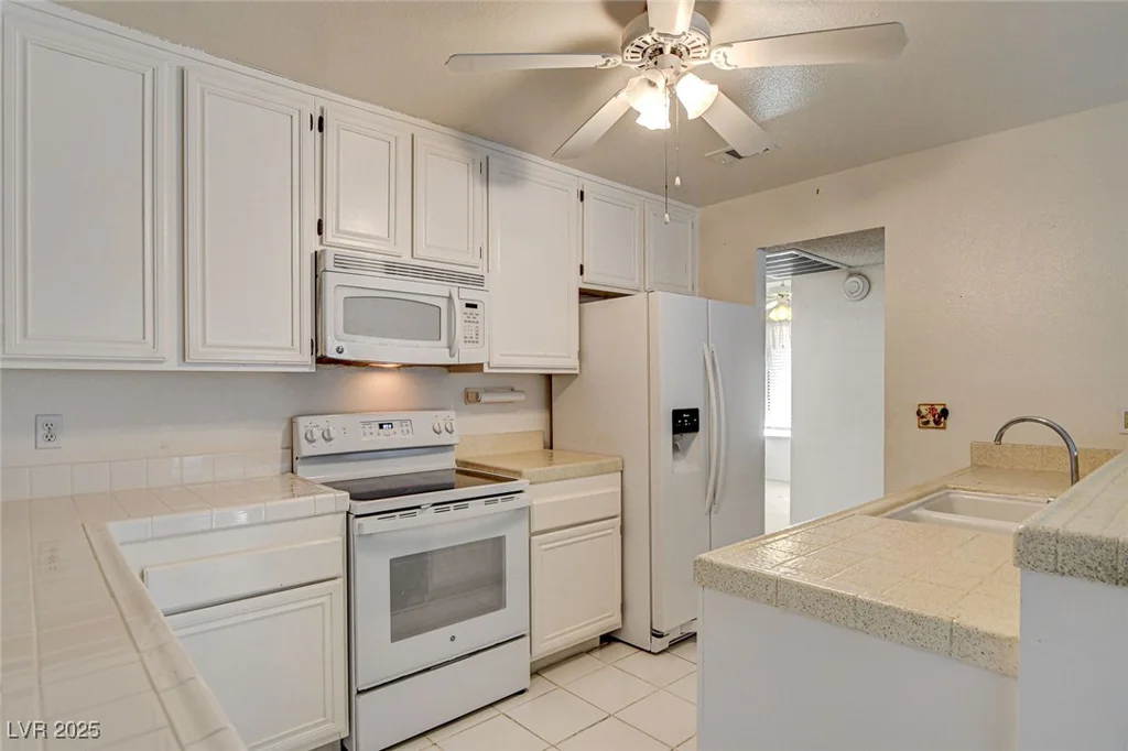 4648 Comnor Hill, Las Vegas, NV 89121