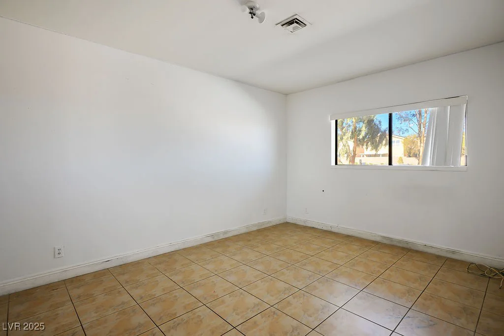 4911 Pebble, Las Vegas, NV 89139