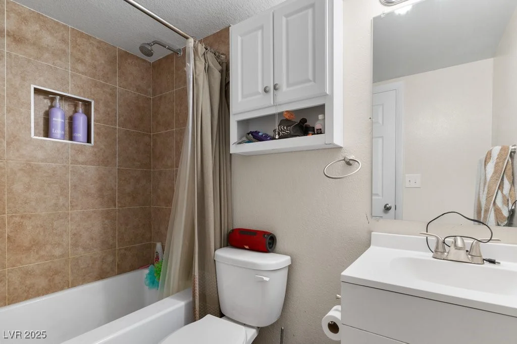 4708 Thunderbolt, Las Vegas, NV 89115