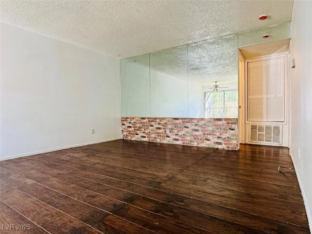 1405 Vegas Valley, Las Vegas, NV 89169