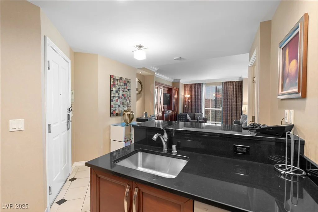 125 Harmon, Las Vegas, NV 89109