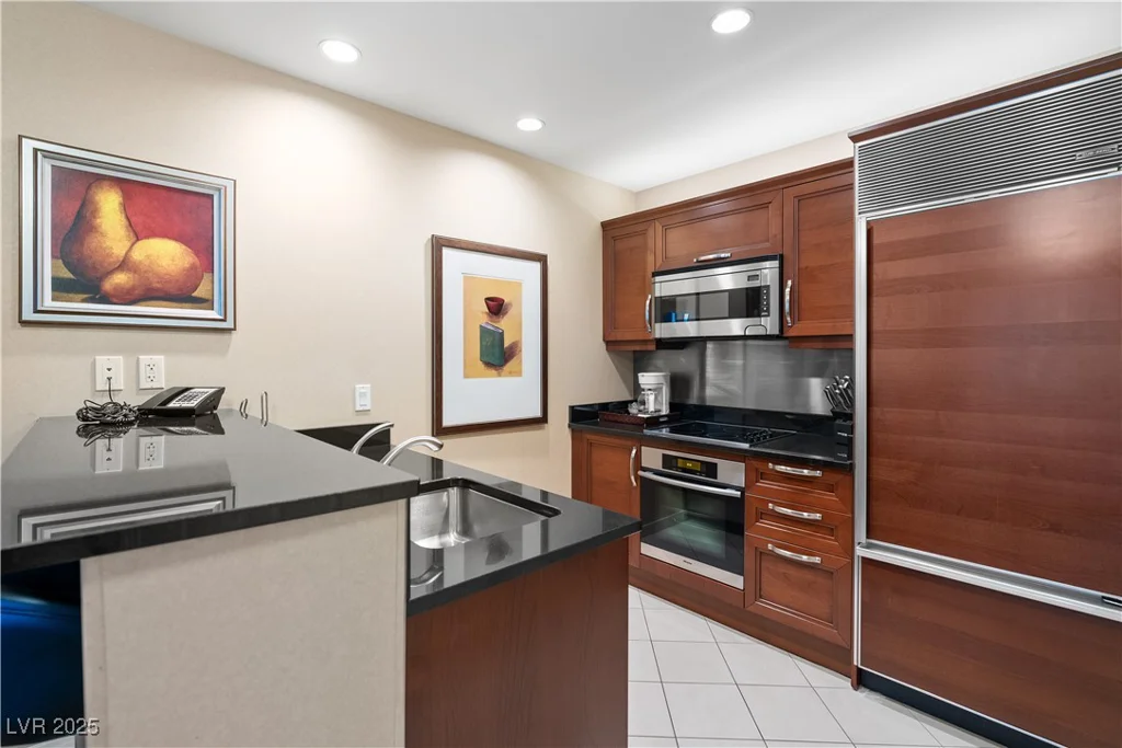 125 Harmon, Las Vegas, NV 89109
