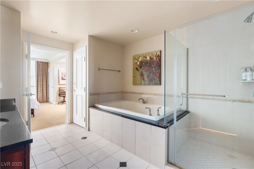 125 Harmon, Las Vegas, NV 89109