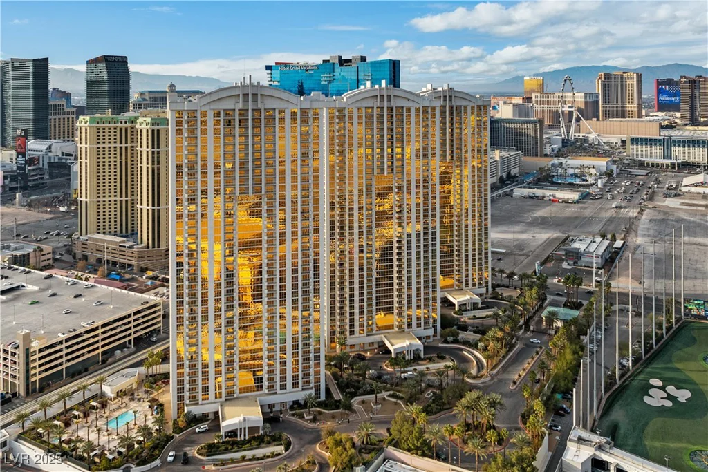 125 Harmon, Las Vegas, NV 89109