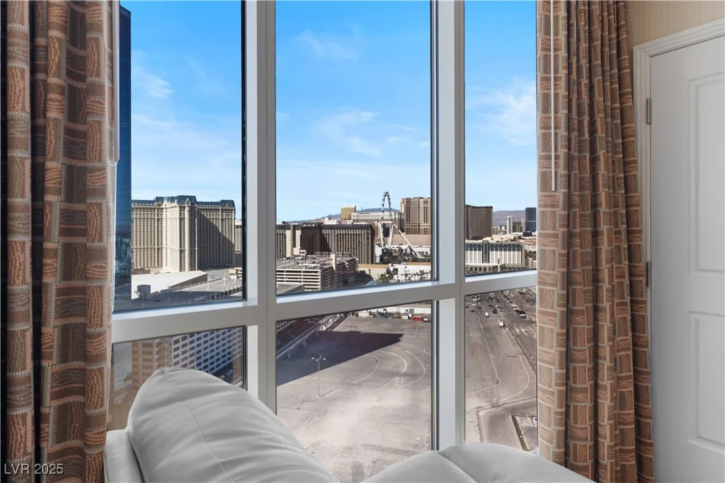 125 Harmon, Las Vegas, NV 89109