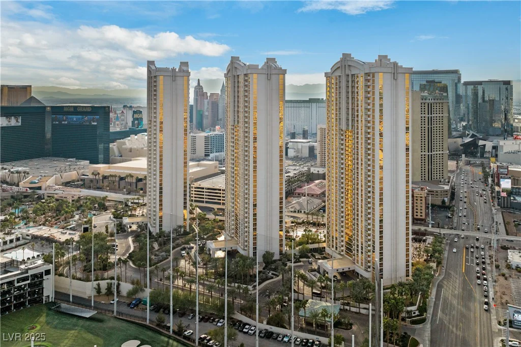 125 Harmon, Las Vegas, NV 89109