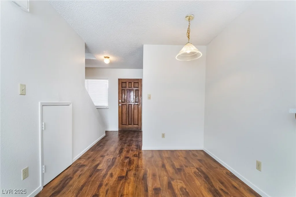 2667 Aracatuba, Las Vegas, NV 89121