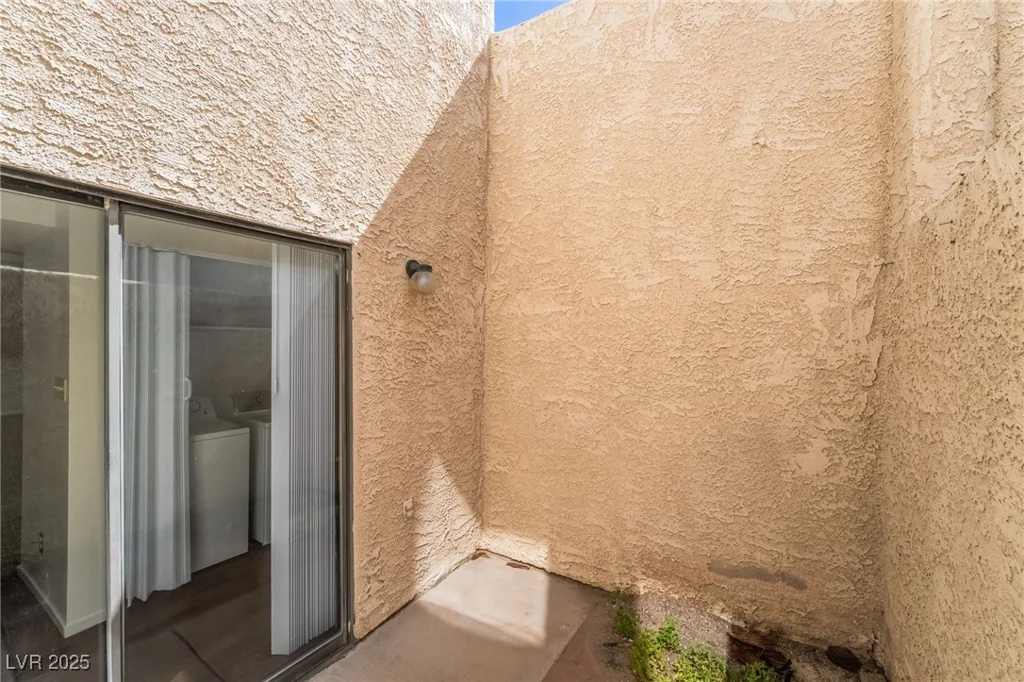 2667 Aracatuba, Las Vegas, NV 89121