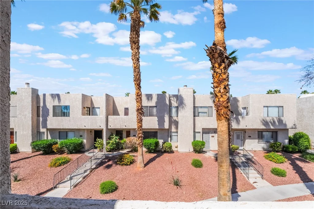 2667 Aracatuba, Las Vegas, NV 89121