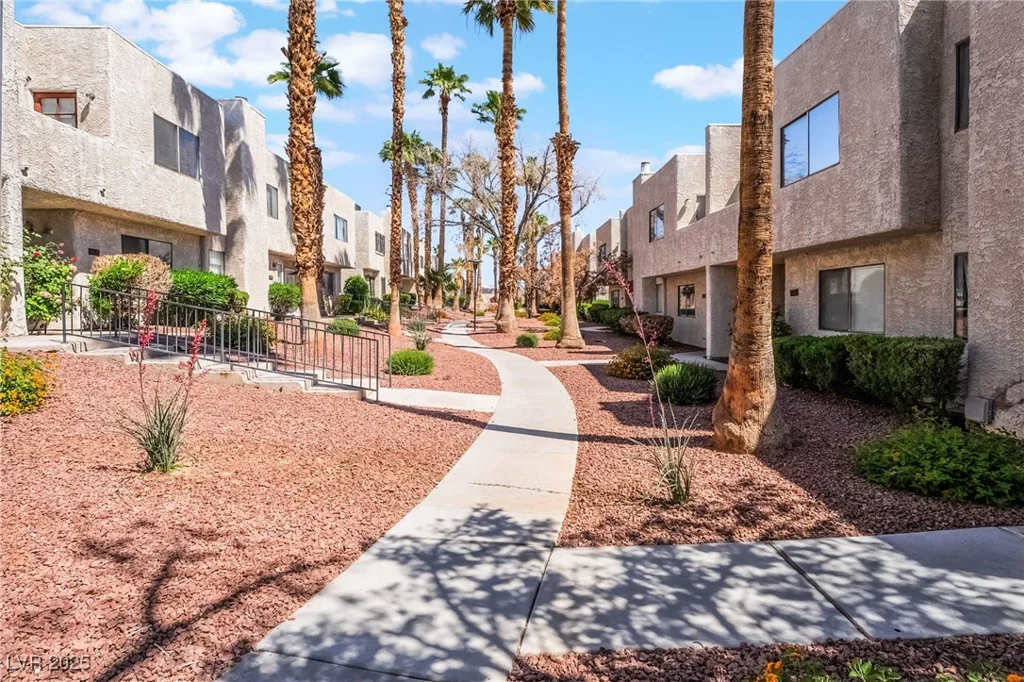 2667 Aracatuba, Las Vegas, NV 89121