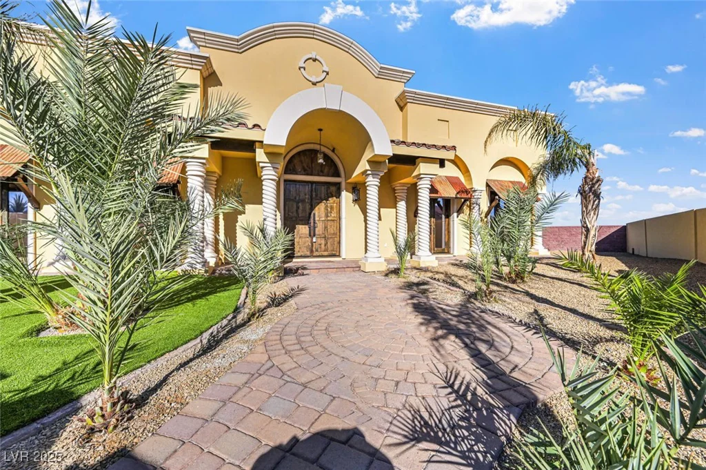 6760 Hinson, Las Vegas, NV 89118