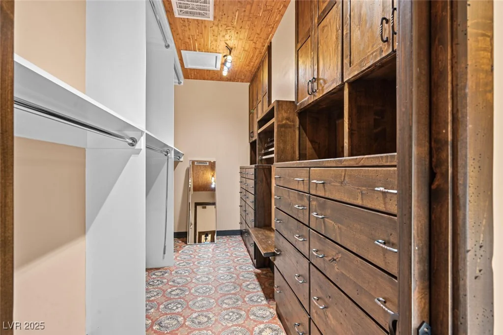6760 Hinson, Las Vegas, NV 89118