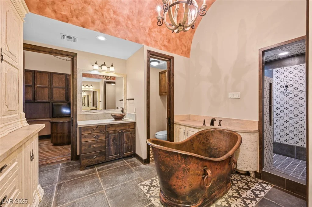 6760 Hinson, Las Vegas, NV 89118