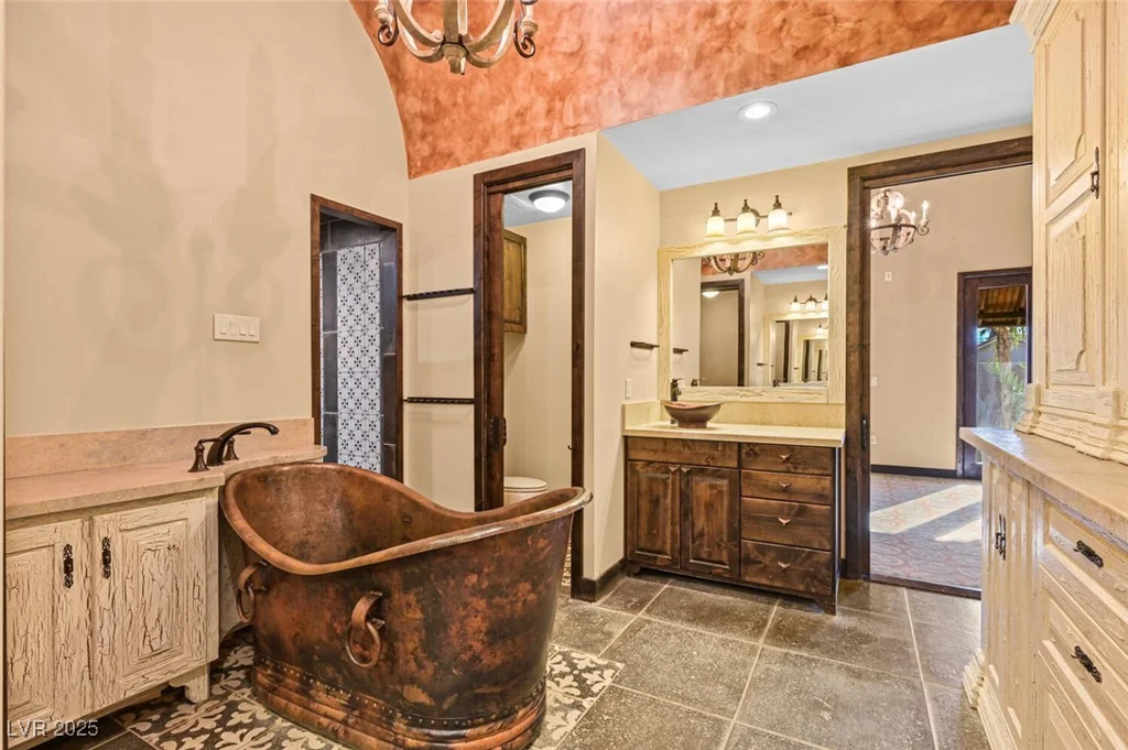 6760 Hinson, Las Vegas, NV 89118