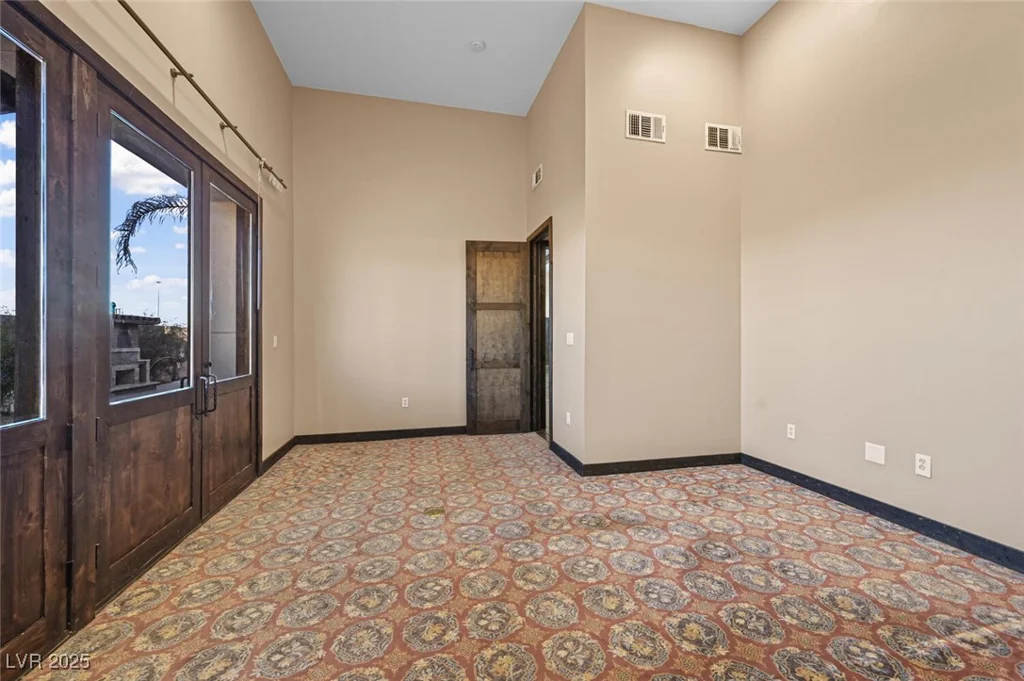 6760 Hinson, Las Vegas, NV 89118