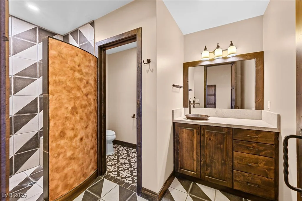 6760 Hinson, Las Vegas, NV 89118